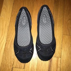 Clark’s Privo Black/Gray Suede Ballet Flats